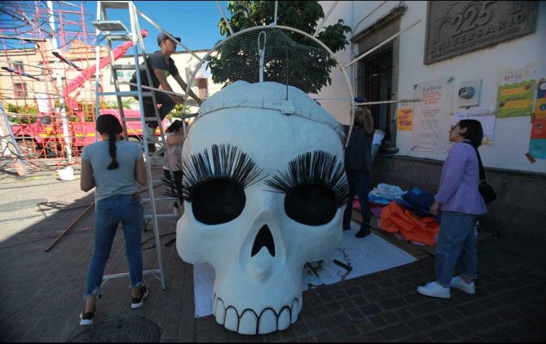 Ciudadanos de Zapotlanejo se unen para construir la catrina más grande del mundo. EL INFORMADOR/ARCHIVO
