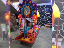 Así luce la trajinera que un niño de kínder hizo para la escuela con ayuda de sus padres. TIKTOK/CAPTURA DE VIDEO