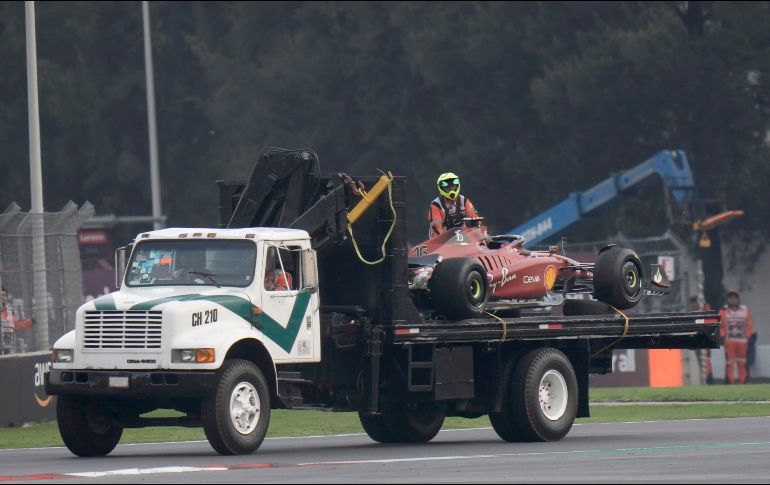 El piloto que utiliza el número 16 iba entrando a la zona de las eses, cuando perdió el control de su potente monoplaza y lo terminó estrellando contra uno de los muros. AP / M. Castillo