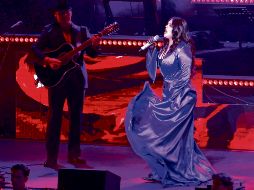 La cantante lució hermosa en un atuendo morado. EL INFORMADOR/ A. Camacho