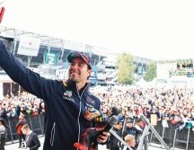 Si bien no fue redonda la jornada de clasificación para Checo, sí se dejó querer por el público reunido en el autódromo Hermanos Rodríguez. ESPECIAL/Red Bull Content Pool