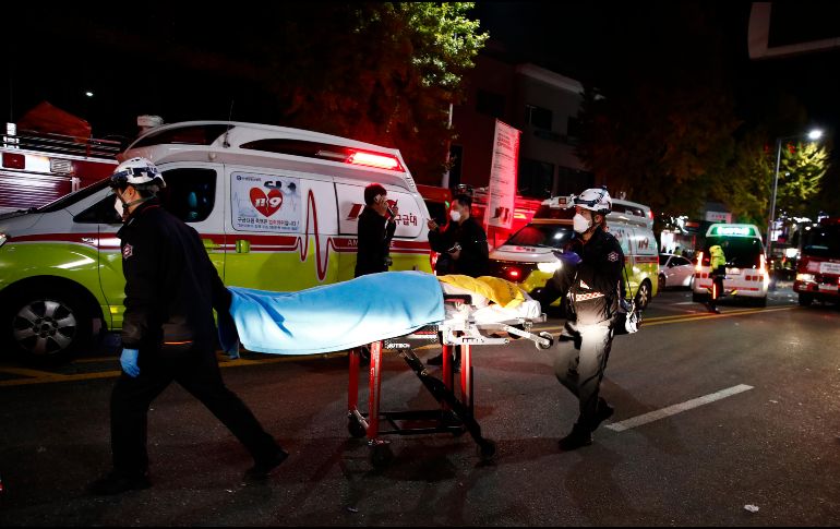 La celebración en la capital de Corea del Sur se transformó en tragedia; la mayoría de las víctimas son jóvenes que acudieron disfrazados a festejar Halloween. EFE/H. Jeon