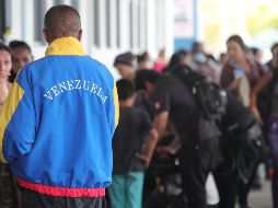 El matrimonio oficial es necesario para pedir asilo como familia y que no se vean separados en los albergues. EFE/E. Arias