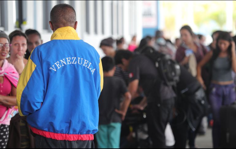 El matrimonio oficial es necesario para pedir asilo como familia y que no se vean separados en los albergues. EFE/E. Arias