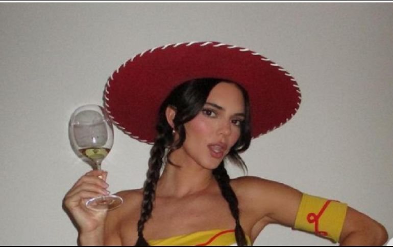 En años anteriores, la familia Kardashian ha sido una de las que más empeño ha puesto en sus disfraces para recibir dignamente la Noche de brujas en el mundo de Hollywood. INSTAGRAM / kendalljenner