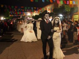 Las calles de Tlaquepaque se llenaron de catrinas, espectros y aparecidos. ESPECIAL/Ayuntamiento de Tlaquepaque
