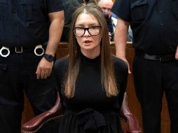 La artista, quien fuera sentenciada a 12 años tras las rejas y desde octubre de este año cumple arresto domiciliario, vende los dibujos hechos por ella misma en su estancia en prisión. AP/ARCHIVO