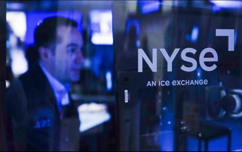 Los sectores con más pérdidas hoy fueron el de comunicaciones y el de bienes no esenciales. AP/ARCHIVO