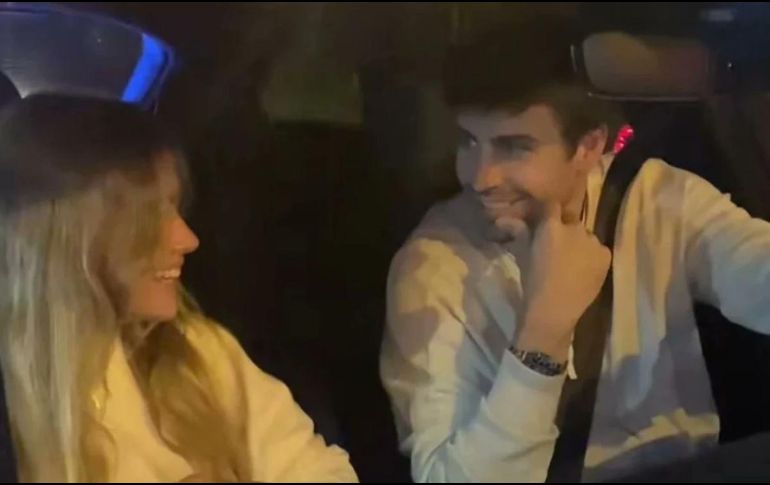 A pesar de la situación, tanto Piqué como Clara mantuvieron la calma y se les vió muy sonrientes mientras platicaban. ESPECIAL