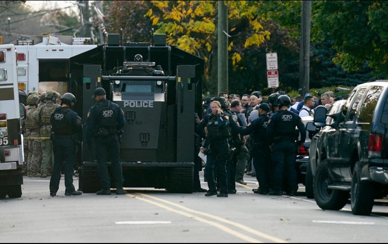 Decenas de policías se han movido hasta este sitio, que ha sido acordonado. AP/S. Wenig