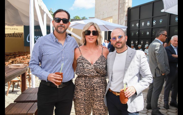 Álvaro Hernández, Gabriela Orendain y Juan Pablo Orendain. GENTE BIEN JALISCO/ Antonio Martínez