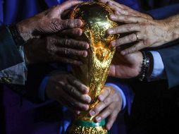 La FIFA es muy estricta con la propiedad intelectual, en cuanto al uso ilegal del logotipo y los símbolos del torneo, así como la imagen del Mundial. EFE / ARCHIVO