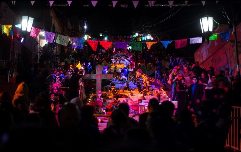 Fotografía de un altar monumental en el barrio de Santa Anita, en Coahuila. EFE / M. Sierra