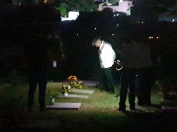 El Presidente López Obrador visitó ayer, 1 de noviembre, la tumba de sus padres Andrés y Manuelita, así como la de su difunta esposa, Rocío. SUN / EELG