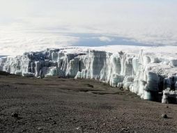 Los glaciares que cubren el Kilimanjaro en Tanzania desaparecerán para 2050. GETTY IMAGES