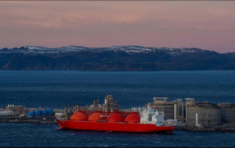 El precio al petróleo ruso fue fijado a principios de diciembre en 60 dólares el barril por la Unión Europea, el G7 y Australia. AFP / ARCHIVO