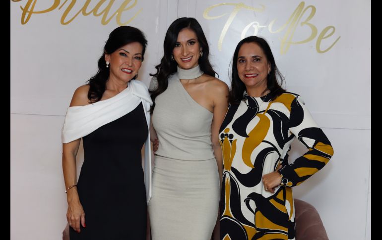 María de Lourdes Pérez, Aiko Llamas Pérez y Laura Arce.