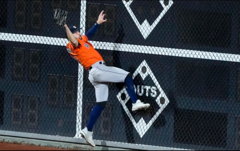 Chase McCormick hizo la atrapada de la noche en el noveno rollo, evitando lo que parecía un extrabase en los momentos críticos del juego. AP/C. Szagola