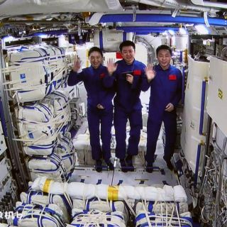 Restos del cohete chino caen en el océano Pacífico