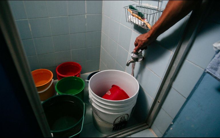 Reciben quejas contra los organismos de agua potable municipales por mal servicio, baja en la presión del suministro o menor tandeo del líquido. EL INFORMADOR / ARCHIVO