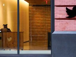 El nuevo propietario de Twitter, el multimillonario Elon Musk, ordena el cierre de las oficinas de la compañía, cuando se dispone a comunicar el alcance de los despidos masivos. AP / M. Altaffer