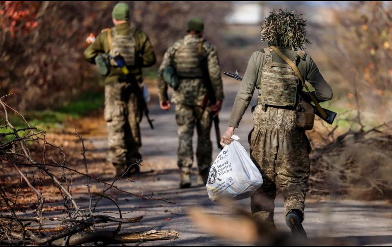 Desde el comienzo de la agresión rusa a Ucrania, el pasado 24 de febrero, los artificieros han desactivado 266 mil 804 artefactos explosivos. EFE / H. Hanschke