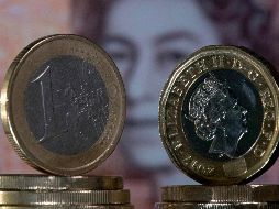 La divisa europea se recuperó, y tras registrar un mínimo de 0,97 dólares el día de ayer alcanzó hoy los 0,99 dólares. AFP/ ARCHIVO