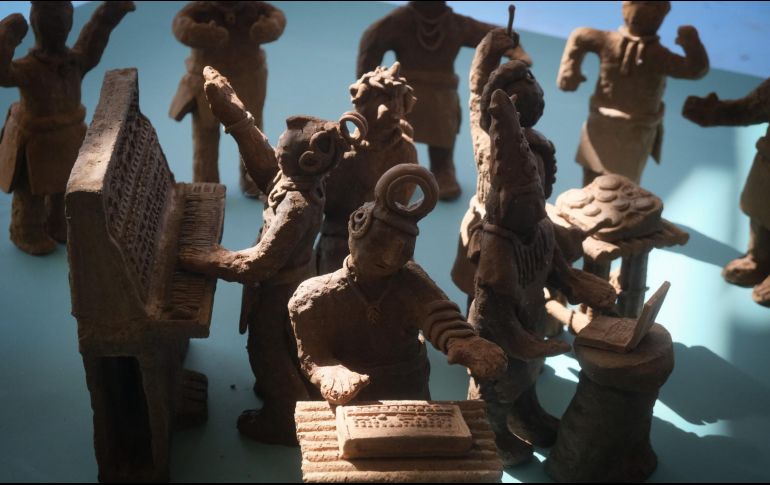 En estos términos, Israel Martínez (Guadalajara, 1979) es un artista que trabaja con sonido, creando instalaciones de audio multicanal, video, fotografía, acciones y texto, con el objetivo de generar reflexiones sociales y políticas de forma crítica. CORTESÍA / MEG