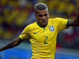 Como se esperaba, Tite incluyó en la lista al lateral derecho Dani Alves, un hombre de confianza de la Selección de Brasil. AFP / ARCHIVO