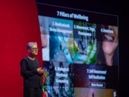 Deepak Chopra, uno de los autores más destacados en el campo del bienestar. Cortesía SIBF 2022