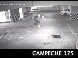 En las imágenes difundidas por Sheinbaum se observa a un sujeto cargar el cuerpo ya sin vida de la joven Ariadna, identificado como Rautel 