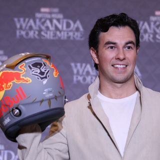 Checo Pérez tendrá a Black Panther en casco del GP de Brasil (FOTOS)
