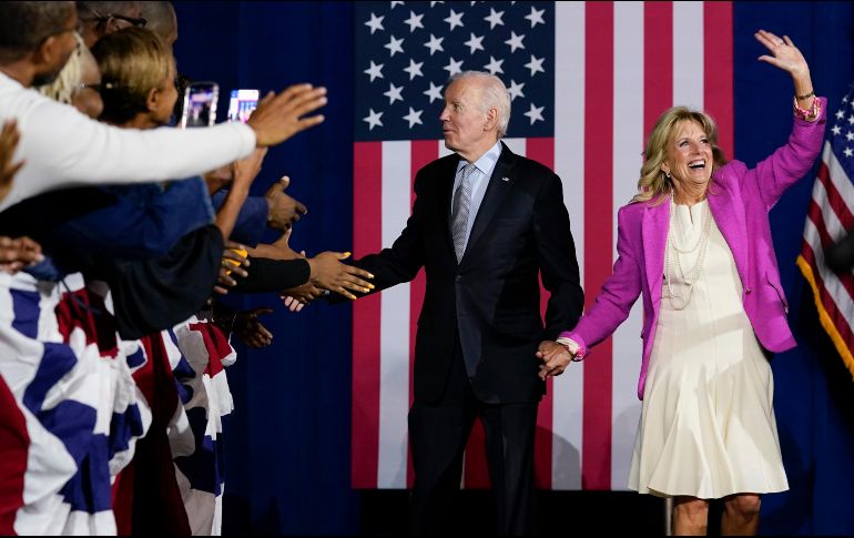 Acompañado de su esposa y del candidato por su partido a la gobernación de Maryland, Wes Moore, Joe Biden hizo un repaso por los logros de su gobierno. AP/S. Walsh