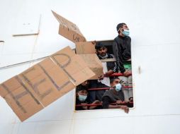 Migrantes a bordo del barco 