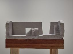 Los experimentos de los artistas con los materiales son reflexiones en torno a la manera en la que utilizamos los objetos y los significamos. Cortesía / galería RGR