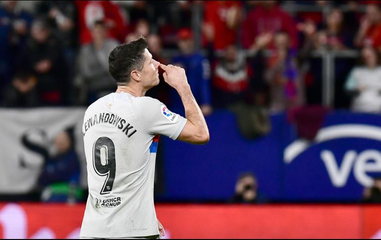 La polémica surgió luego de la expulsión y es que cuando se dirigía hacia el túnel de vestuarios, el delantero hizo un gesto al árbitro que algunos han interpretado que es una insinuación de que el silbante está drogado.  AP/A. BARRIENTOS