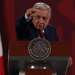 López Obrador afirma que el Zócalo estará libre para marcha en "defensa de INE"