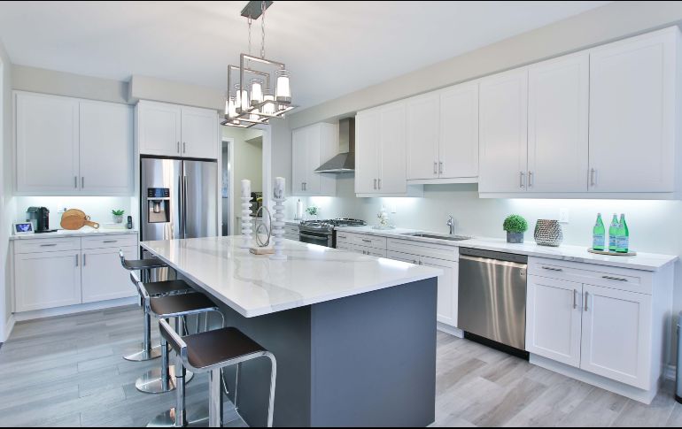 Con la tecnología, ahora todo lo puedes controlar desde tu celular. ESPECIAL / Unsplash by Sidekix Media