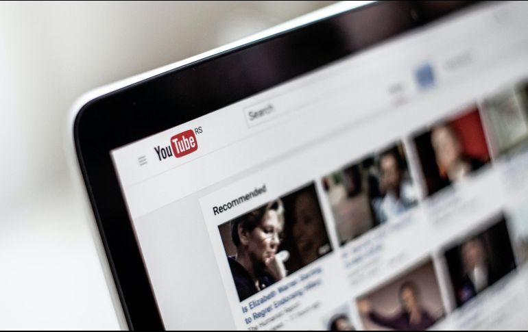 YouTube propone dos ofertas de pago, YouTube Music y YouTube Premium, para poder ver videos sin publicidad, sin conexión y en segundo plano. ESPECIAL/Foto de NordWood Themes en Unsplash