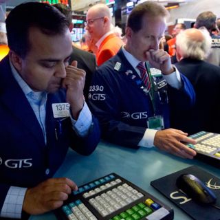 Wall Street cierra rojo y el Dow Jones baja un 1.95 %