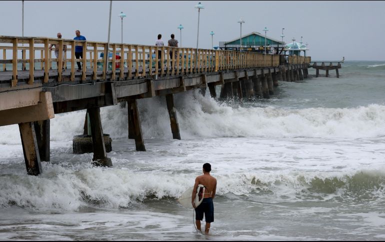Según los pronósticos, la tormenta tocaría tierra la noche del miércoles en Florida, antes de dirigirse hacia Georgia y las Carolinas entre jueves y viernes. AFP/J. Raedle