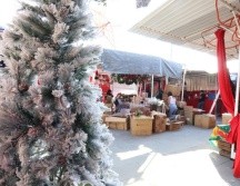 El tianguis navideño se ubica en la explanada del Parque El Refugio, esto es, al cruce de Calzada Federalismo y calle Herrera y Cairo. ESPECIAL 