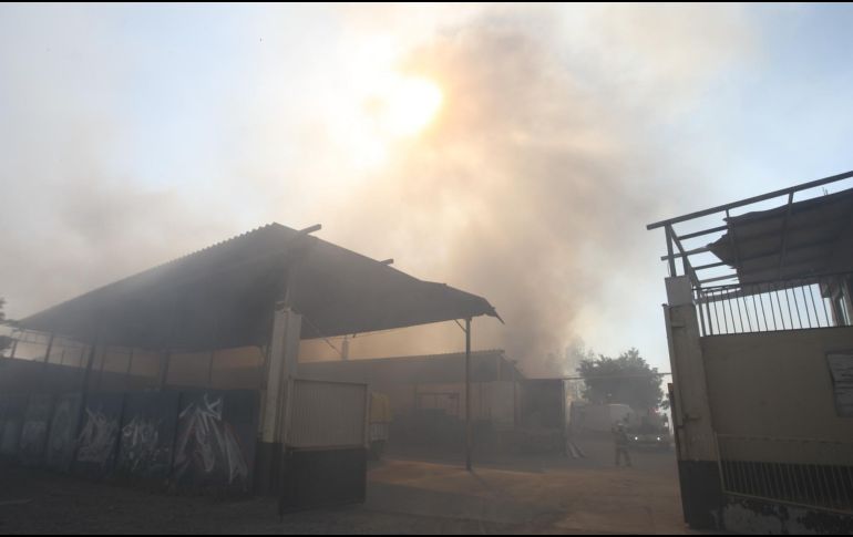 En el accidente estuvieron involucrados un vehículo de la empresa Ultragas, un Pointer blanco y una camioneta negra. EL INFORMADOR/ ARCHIVO