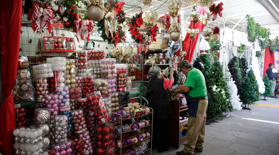 Además del comercio, los tianguis navideños contribuyen a mantener vivas las tradiciones decembrinas. EL INFORMADOR/ARCHIVO