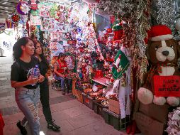 El tianguis navideño se encuentra ubicado en El Refugio, en el cruce de Calzada Federalismo y calle Herrera y Cairo. EL INFORMADOR/ CARLOS ZEPEDA 