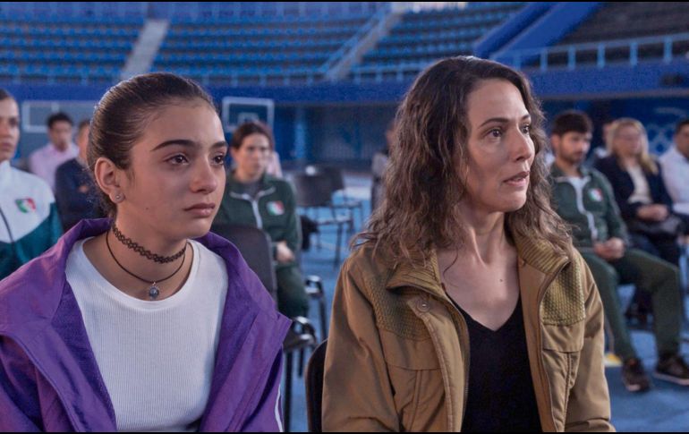 Escena de la cinta donde aparece Dèja Ebergenyi y Fernanda Borches. CORTESÍA