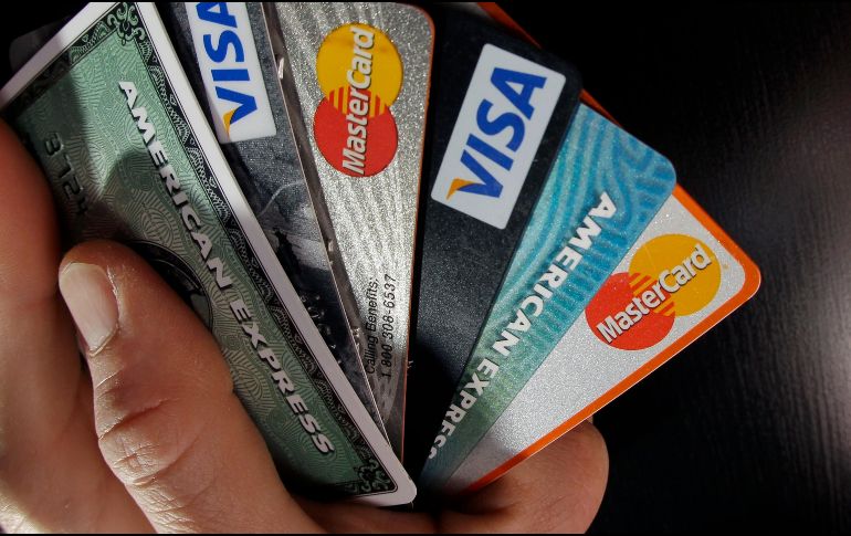 Casi 21 millones de hogares en México (56.9% del total) tienen algún tipo de deuda hipotecaria, préstamos de nómina y tarjetas bancarias. AP/E. Amendola