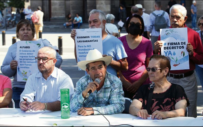 Habitantes de Temacapulín acudieron al Centro tapatío para exigir que les regresen los predios. EL INFORMADOR/ A. Camacho
