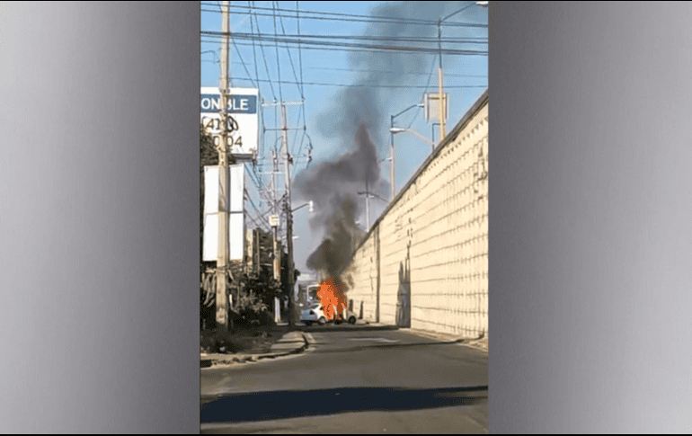 También se reportaron autos incendiados en Celaya, Comonfort, Apaseo el Grande, Cortázar y Santa Cruz de Juventino Rosas. TWITTER / @AdrianoGM10
