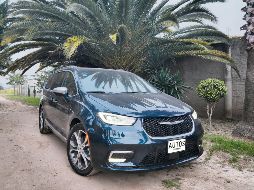 Chrysler Pacifica. La versión Pinnacle cuenta con una parrilla contenida, faros con luces LED y hasta un diseño de rines atractivo. ESPECIAL